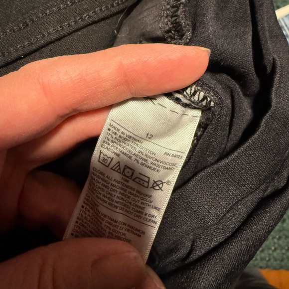 Old Navy Black Maternity Skinny Jeans - Picture 3 of 4